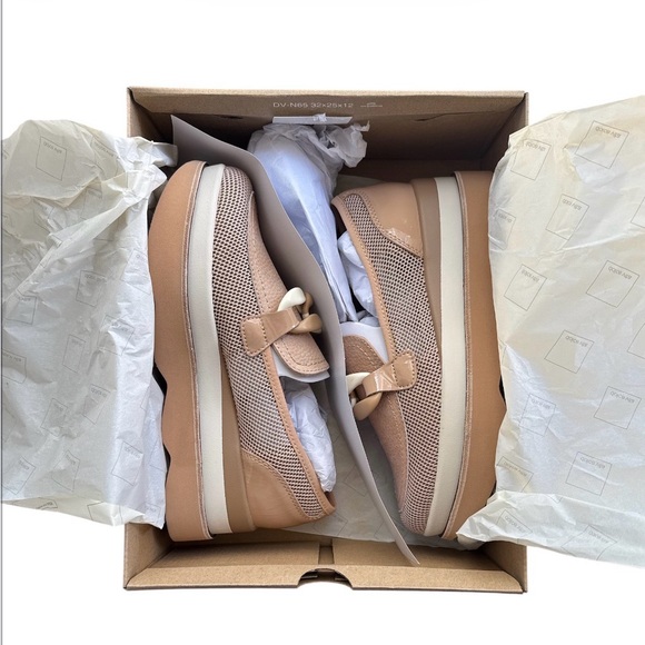 NWT Dolce Vita Women’s Jaksen Platform Loafers In Almond Size 7.5 - Picture 6 of 7